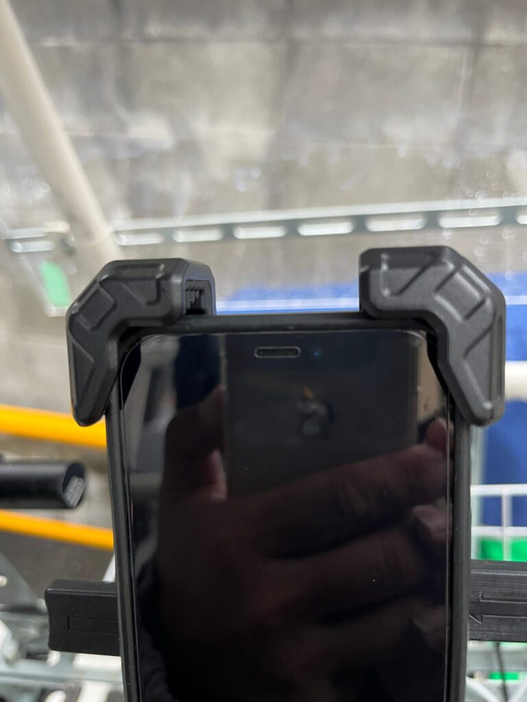 2代目(KDR-M11CPJ)に取り付けたiPhone12ミニ 爪